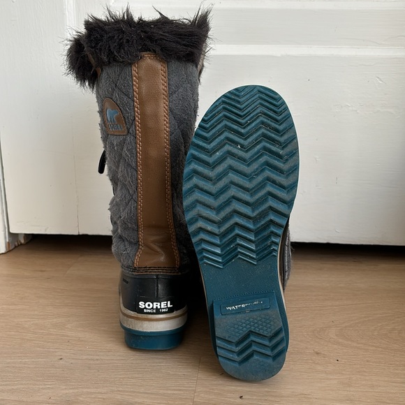 Sorel Boots - Picture 4 of 4